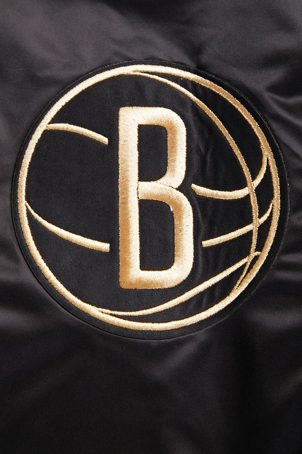 BROOKLYN NETS GOLD LOGO SATIN JACKET (BLACK)