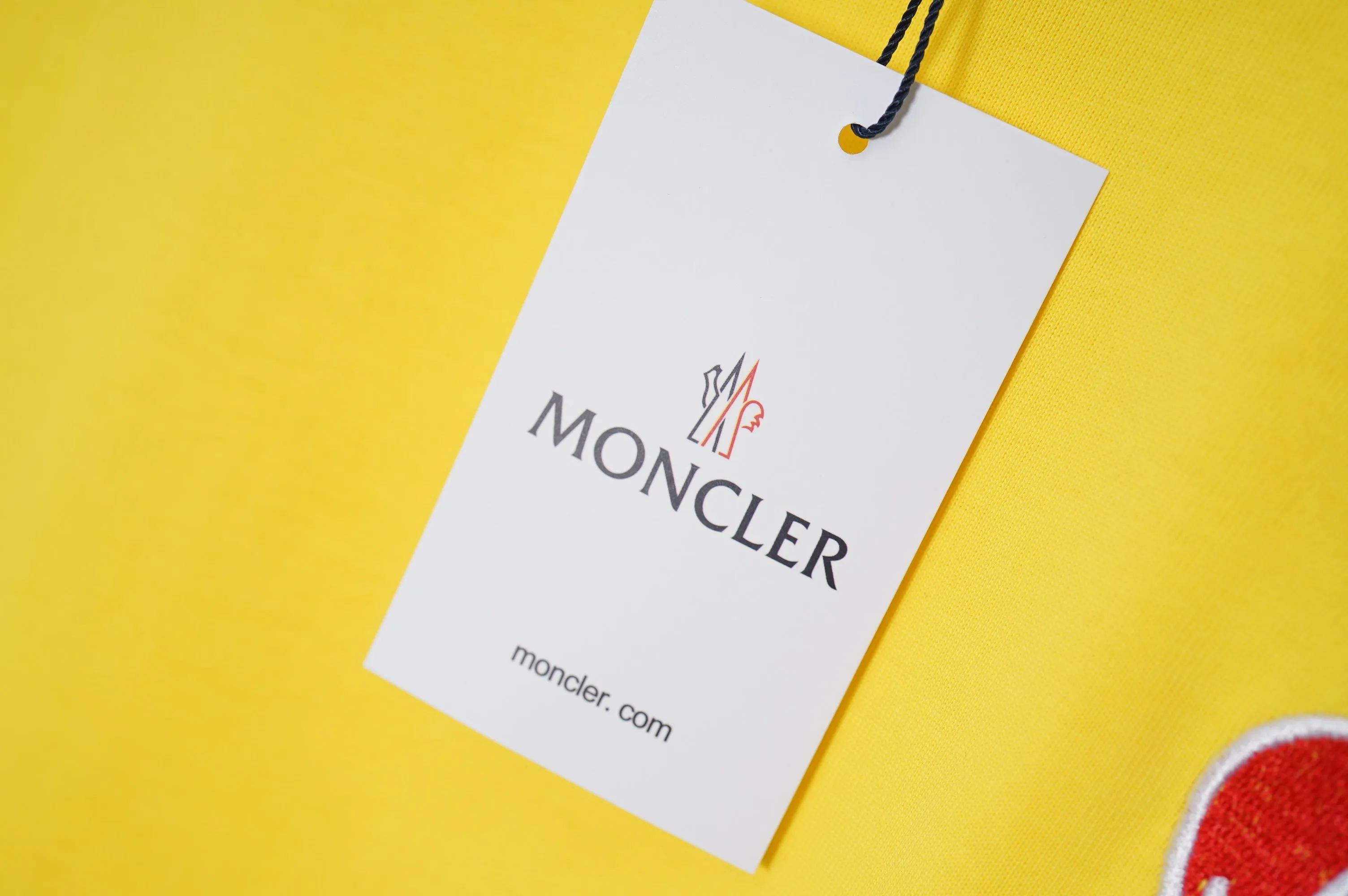 Camiseta Moncler Amarela